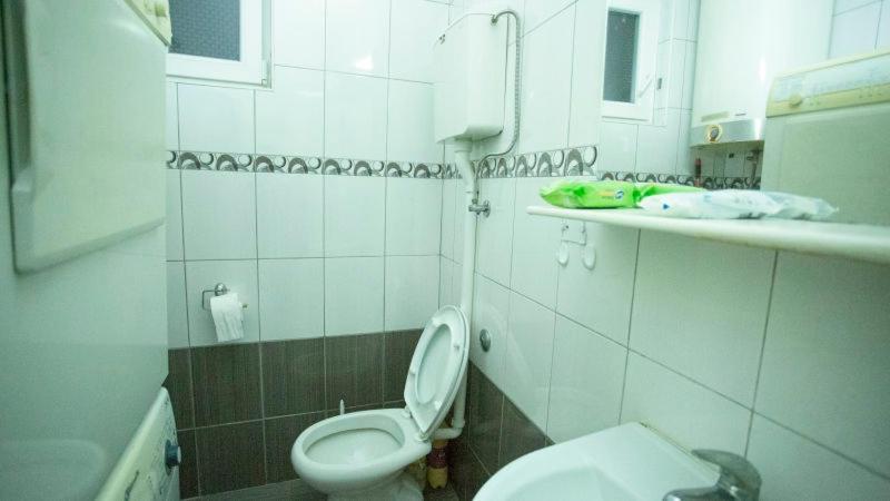 Private Cozy Room 2 With Shared Kitchen In Appartment ベオグラード エクステリア 写真